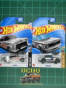 Hot Wheels 2025 🔥 JUEGO ZAMAC EXCLUSIVO ESTUCHE H 🔥 BMW 2002 y '55 Chevy - Imagen 1 de 5