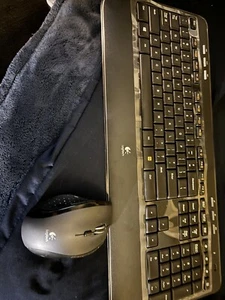 Logitech Desktop Combo K520 Wireless Keyboard and M705 Wireless Mouse w/dongle - Picture 1 of 7
