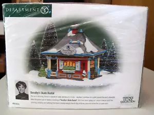 Dept 56~ #55515~HERITAGE VILLAGE~Noleggio pattini Dorothy~NUOVO~Sigillato in fabbrica~ - Foto 1 di 9