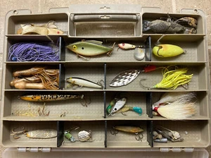 Vintage Fishing Lures In Woodstream Tackle Box Crankbait, Spinners MADE IN USA - Picture 1 of 15