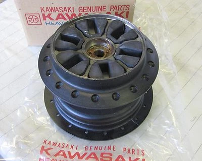 Conjunto de bateria traseira Kawasaki KX125 A A3 1974-1976 42005-038-21 NOVO NA CAIXA - Imagem 1 de 2