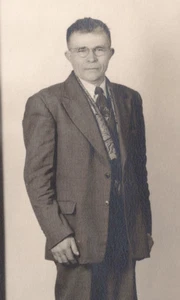 Man in Suit with Short Scarf, Thams Studio Saskatoon Canada. RPPC AZO 1945-49 - Picture 1 of 4