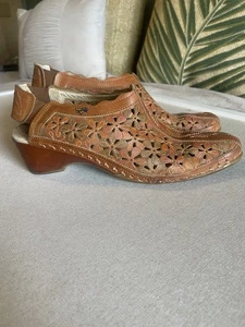 Pikolinos Women’s Laser Cut Floral Leather Heeled Mules Leather Boho Stitch 38 - Picture 1 of 12