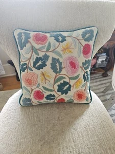 PASTEL COLONIAL PILLOW Vintage Crewel Embroidery Kit Columbia Minerva 1977 - Picture 1 of 2