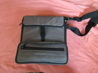 BOLSO DE HOMBRO CÁMARA SLR SIN MARCA CON FRENTE ABIERTO Foto 1 de 3
