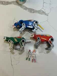 Vintage 1980s - VOLTRON 3 Lions & 2 Figures Lot - Blue, Red & Green - Picture 1 of 6