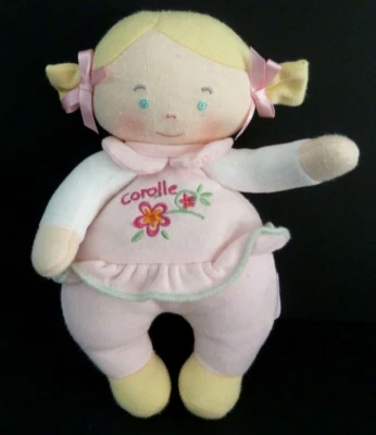 D3. DOUDOU POUPEE FILLE COROLLE ROSE FLEUR VERT BLONDE HOCHET GRELOT 21cm TBE - Photo 1/2