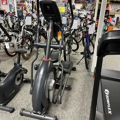 Máquina de ejercicio elíptica Schwinn 470 - negra.  Nuevo. Foto 1 de 4