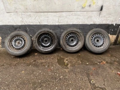 Komplettsatz Renault Clio Renault  - 15 Zoll Stahlfelgen auf Winterreifen - Bild 1 von 4