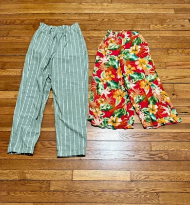 Pantalones Forever 21 para mujer talla pequeña *Lote de 2* rayón floral/rayas verdes cónicos Foto 1 de 4