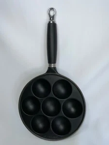 Le Creuset Danish Bread Pan Doughnut Profiterole Puff Pancake Beignet Dumpling - Bild 1 von 5