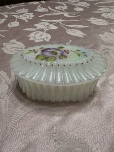 Vintage Fenton Kunstglas weiß irisierend oval Schmuckschatulle handbemalt mit Blumen - Bild 1 von 10