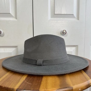 Sombrero de fieltro gris con cinturón Fedora borde ancho para mujer Boho Preppy invierno - Imagen 1 de 7