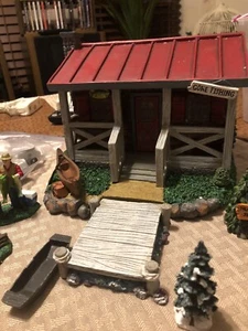 Bass Pro Shop Gone Fishing Shack Plus 7 Added Figures - Picture 1 of 8