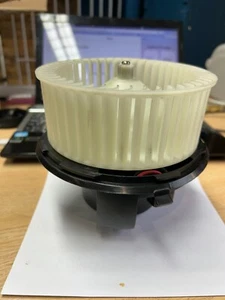 Interior Blower Ford Focus Mk2 Mondeo Mk4 Kuga Mk1 8EW351150-641 BEHR Hella I2-1 - Picture 1 of 3