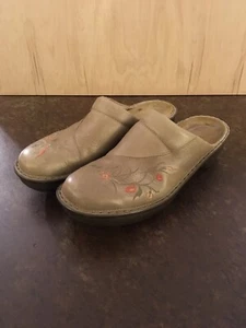 Naot women’s leather clogs with embroidered/stitched floral pattern EU41, US10 - Picture 1 of 7