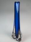 VINTAGE WHITEFRIARS KUNSTGLAS Dreihorn Vase königsblau sommerso 9570 g Baxter