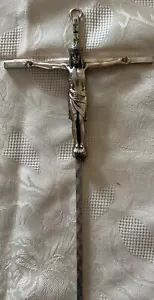 Vintage 10"" Crocifisso INRI Gesù sulla Croce Chiesa Cattolica Appeso a Parete Tono Argento - Foto 1 di 7