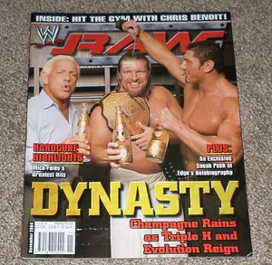 WWE RAW MAGAZINE November 2004 Ric Flair, Triple HHH & Batista Cover - Picture 1 of 2