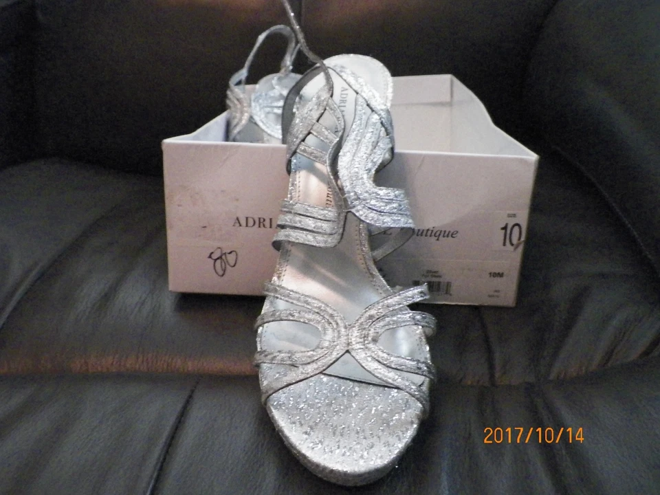 Zapatos de noche Andrianna Papell Becka plateados para dama talla 10 Foto 1 de 1