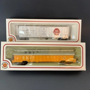 2 Bachman HO scale electric trains covered coil and Mechanical Steel Reefer.- - Picture 1 of 12