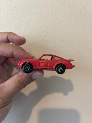 Винтажный красный спичечный коробок 1978 Porsche Turbo - Изображение 1 из 4