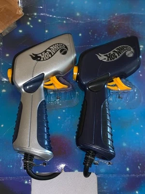 HOTWHEELS RC КОМПЬЮТЕР АВТОМОБИЛЯ СЕРИЙНЫЕ ГОНКИ ИГРЫ КОНТРОЛЛЕРЫ СЕРЕБРО И СИНИЙ 2000 - Изображение 1 из 4