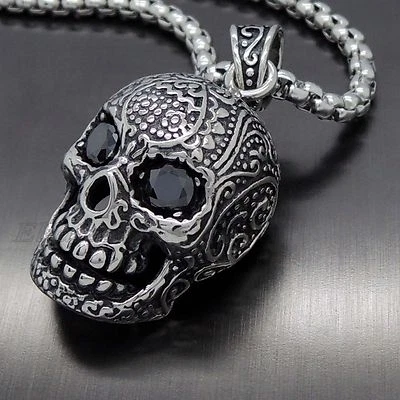 Colgante de motociclista de acero inoxidable 316L con calavera gótica de circonita cúbica para hombre Foto 1 de 4