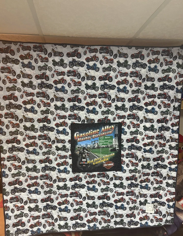 Harley Davidson 🏍️ Edredón hecho a mano cosido a mano EXCELENTE estado expuesto Foto 1 de 4