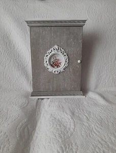 Key Holder Cabinet Vintage Wall Storage Box - Picture 1 of 5