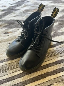 Doc Marten’s Kids US Size 1 Black Boots With Zipper, Pre Owned US 1 UK 13 - Picture 1 of 9