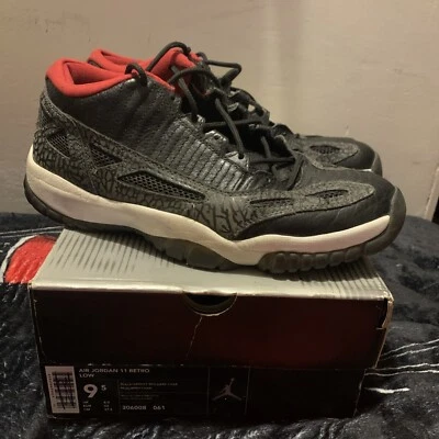 Nike Air Jordan 11 Low Retro 2003 IE talla 9,5 negro/rojo universitario 306008-061 Bred Foto 1 de 4