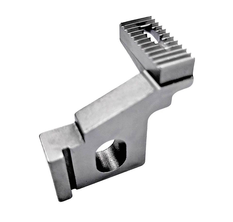 Feed Dog #91-059493-05 (#6Z8905) for Pfaff 5625 & Porter TE-32 Tape Edge Machine - Image 1 of 2