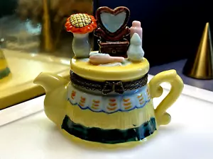 Vintage Miniature Hand Painted Resin Teapot Dressing Table Accessories - Picture 1 of 11