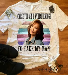 Camiseta Cause You Aint Woman Enough Loretta Lynn, letras de música country personalizadas - Imagen 1 de 4