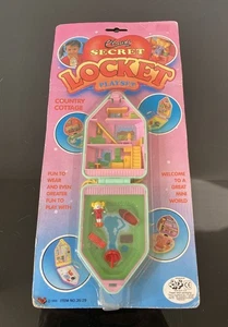Claire’s Secret Medaillon Spielset - Sommerresort versiegelt 1993 wie Polly Pocket - Bild 1 von 9