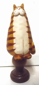 2008 striped fat cat with whiskers on stand made of wood - Picture 1 of 9