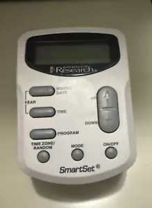 Emerson Research SmartSet digitale Lampensteuerung Sicherheit Timer mit Steckdose JMK2442 - Bild 1 von 3