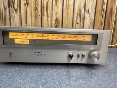 Sintonizador estéreo AM/FM gris vintage Rotel RT-425 Foto 1 de 4