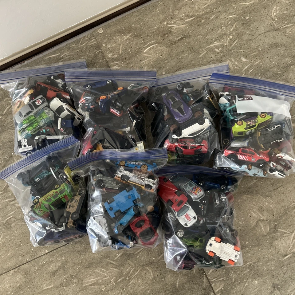 Lote de 120+ coches Hotwheels sueltos al azar y cerillas Foto 1 de 1