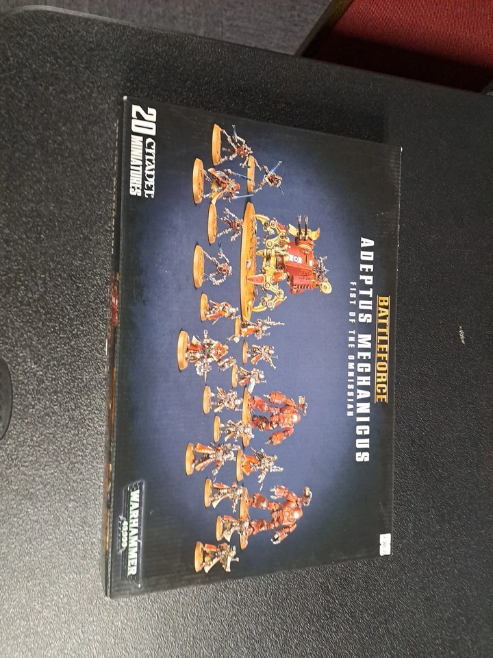 Warhammer 40K - Adeptus Mechanicus - Puño del Omnissiah - NiB Foto 1 de 2