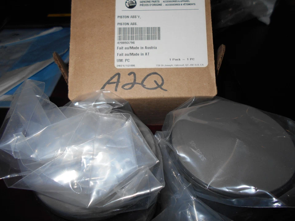 Ski Doo 420893796 pair of pistons - Image 1 of 1