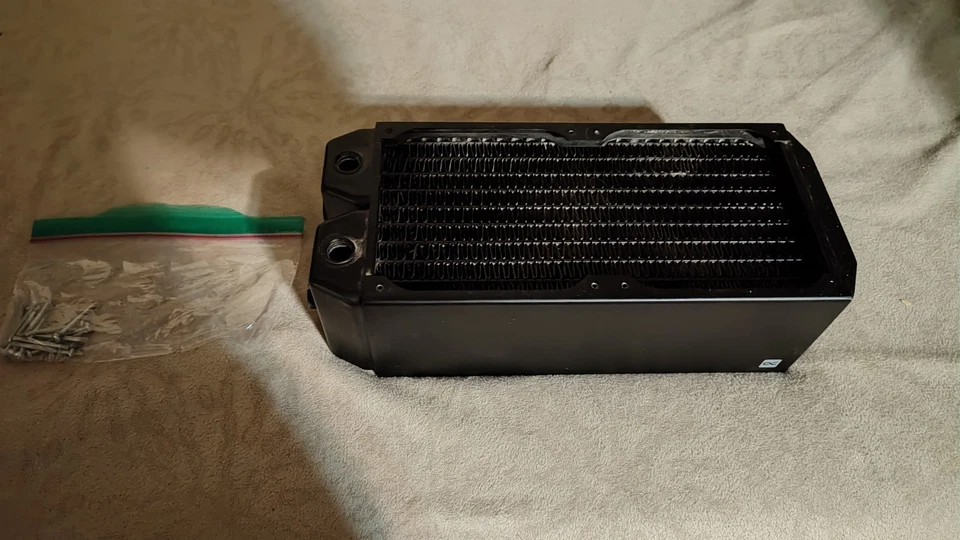 Radiador Alpha Cool Monsta 240 mm con 16 tornillos para radiador Foto 1 de 1