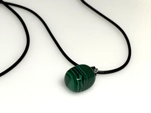 Pendant Malachite Necklace Jewellery Black Leather Strap 5.20g - Picture 1 of 4