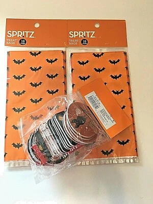 Paquete de 2 bolsas de golosinas Spritz de 18 unidades/24 cuadernos de Halloween Hide & Eek Foto 1 de 4