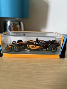 Minichamps Daniel Ricciardo McLaren McL36 2022 F1 Singapore GP Model 1:43 - Picture 1 of 2