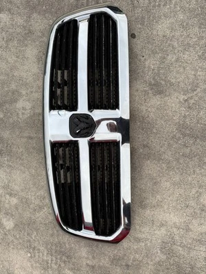 Dodge Ram 1500 2013-2018 parrilla delantera Foto 1 de 4