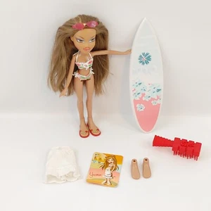 BRATZ Hot Summer Dayz YASMIN Surfboard, Sonnenbrille, Flip Flops & nackte Füße, Karte - Bild 1 von 14
