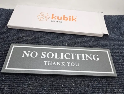 (QUANTIDADE 3) Letras Kubik placa sem solicitação para porta da frente da casa cinza escuro metálico - Imagem 1 de 4