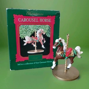 Hallmark Giostra di Natale Stella di Cavallo #3 In Serie 1989 Ornamento Marrone In Scatola - Foto 1 di 8